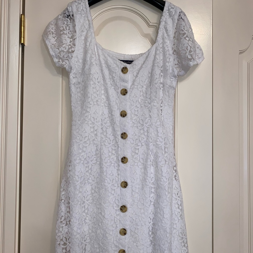 LACE DRESS //NWOT